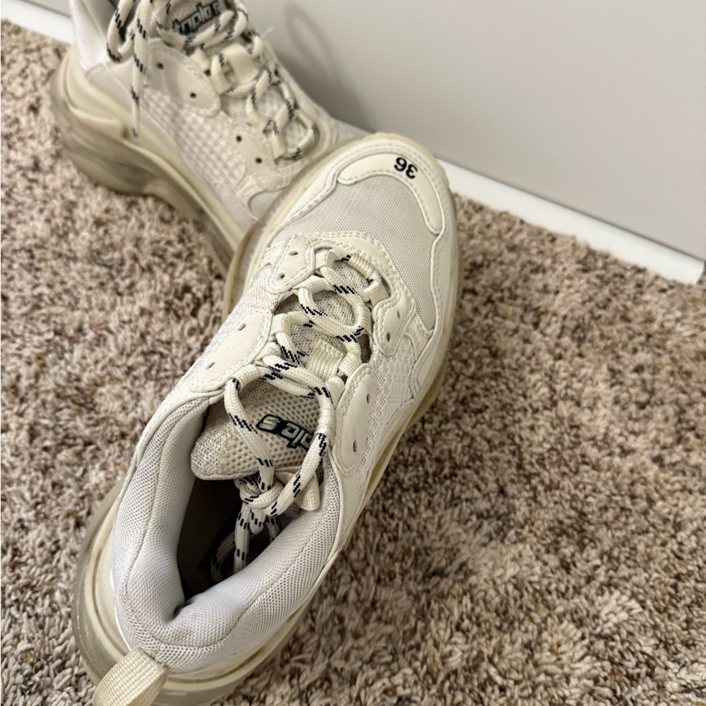 Balenciaga Cream Sneakers just a couple of use because heavy and I’m small - Picture 4 of 5